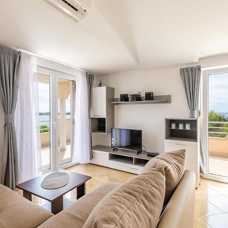 Stunning Apartment In Sevid With Kitchen Exterior photo