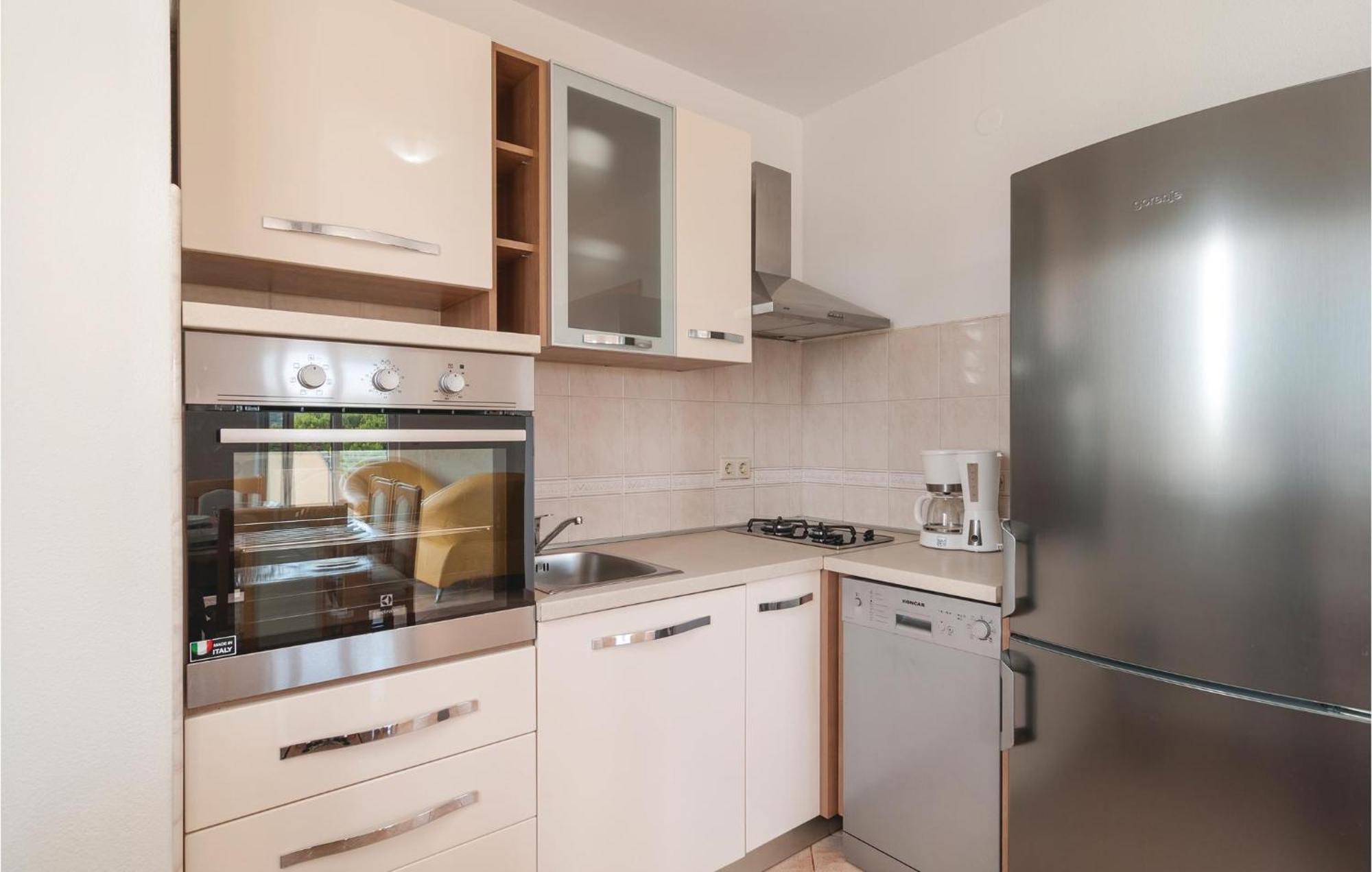 Stunning Apartment In Sevid With Kitchen Exterior photo
