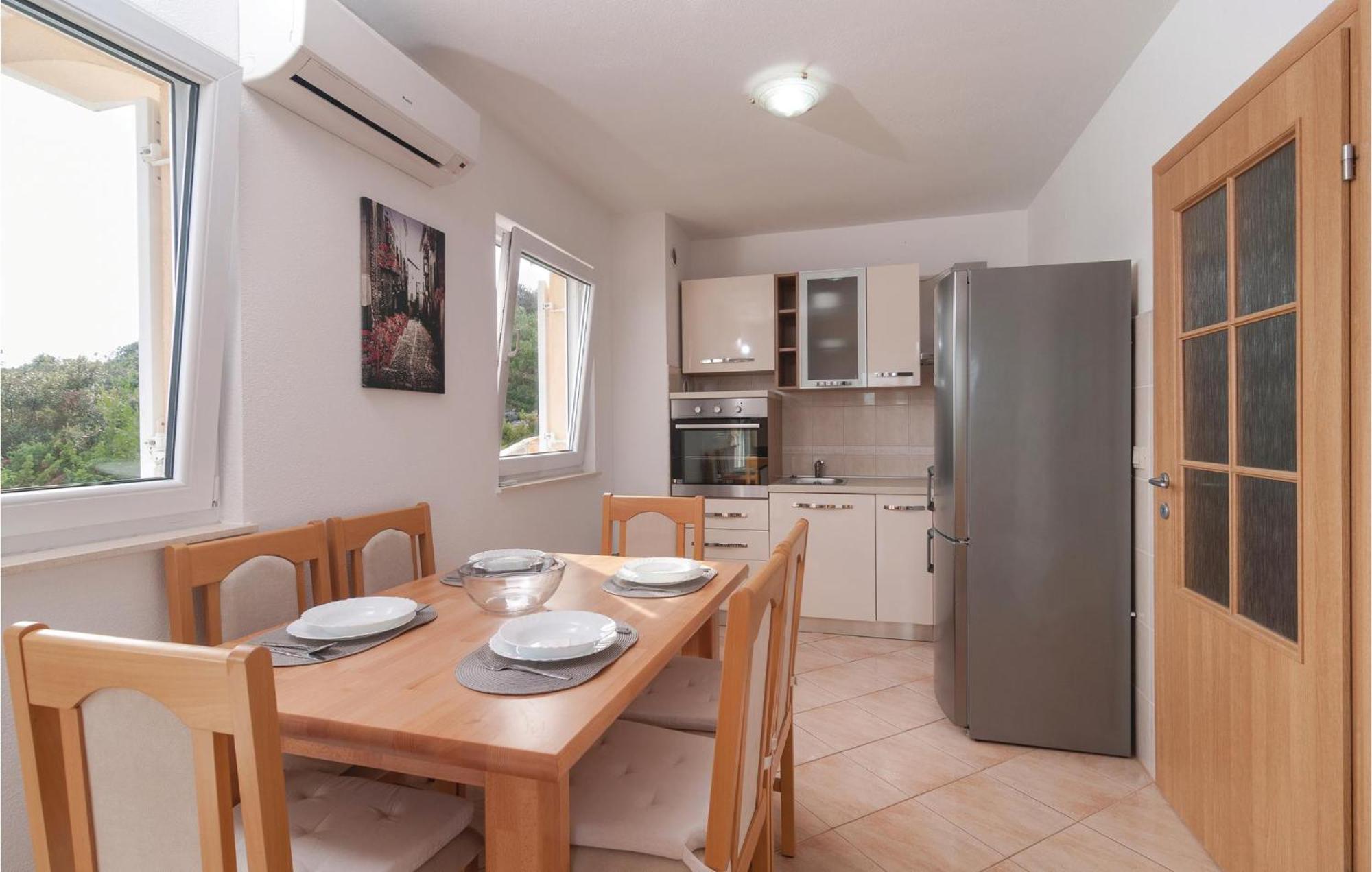Stunning Apartment In Sevid With Kitchen Exterior photo