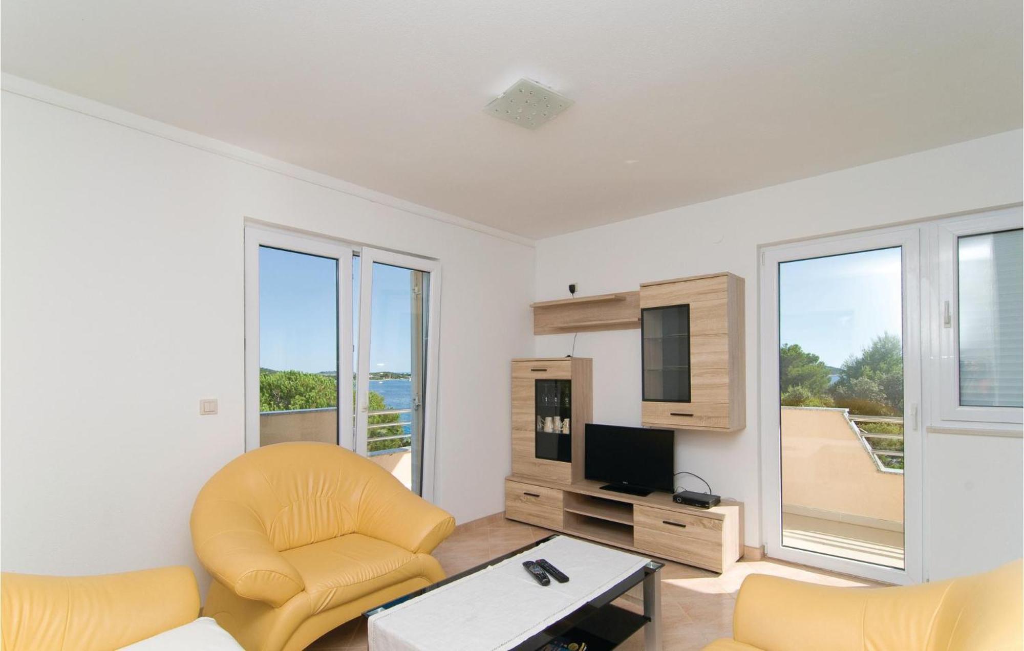 Stunning Apartment In Sevid With Kitchen Exterior photo