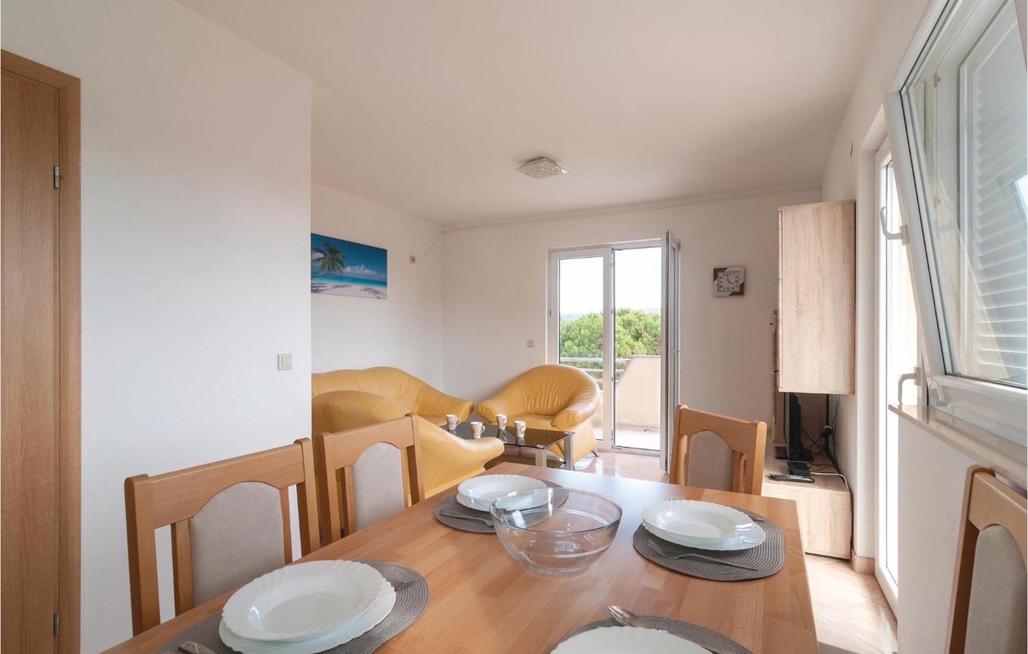 Stunning Apartment In Sevid With Kitchen Exterior photo
